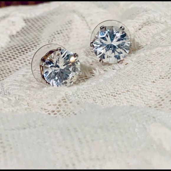 Cubic Zirconia Ear Stud/Post Earrings 1CM - Picture 3 of 5